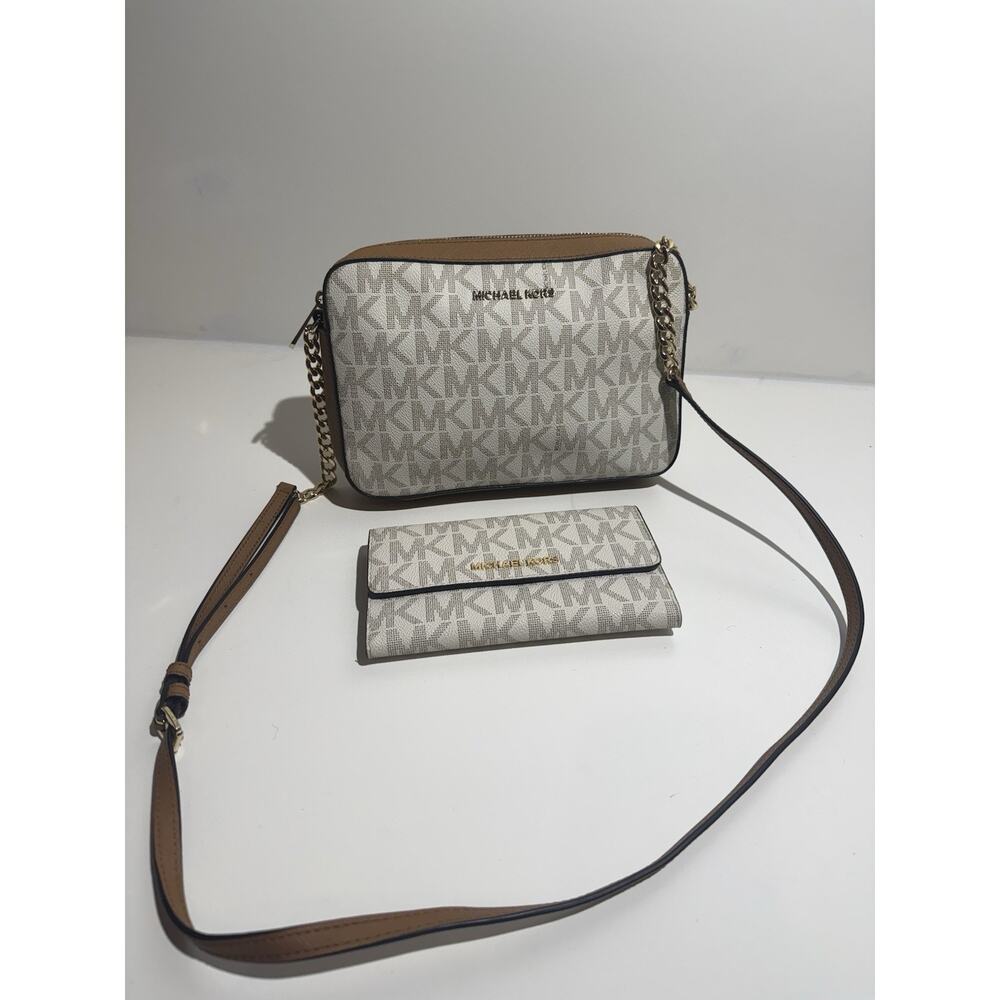 Michael Kors Jet Set LG East West Crossbody & Wallet Set - Vanilla/Acorn - EUC